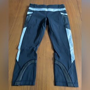 Lululemon black white capris